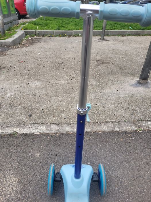 Trotineta Disney, reglabila pe inatltime, 3-6 ani
