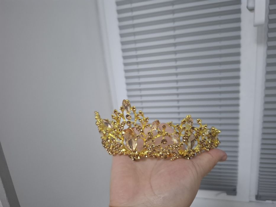 Диадема, Карона, Абадок