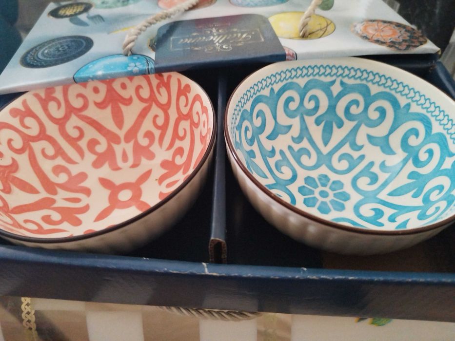 Посуда чашки узорные, пара