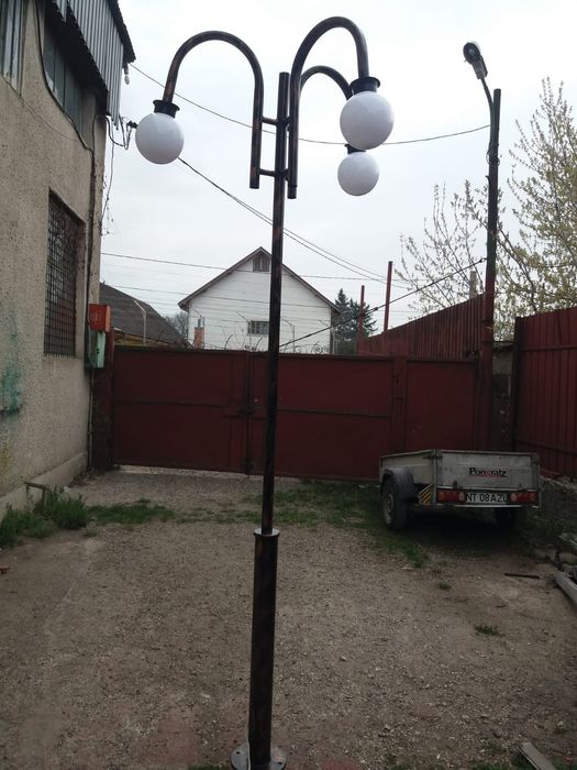 Stâlpi de iluminat stradal