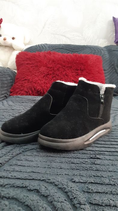 Продам мужские ботиночки  (уги).