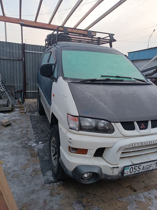 Митсубиси делика Спейс Гир