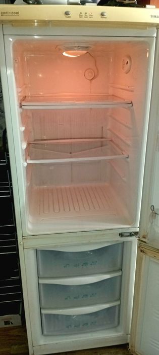 Срочно продам холодильник в рабочем состоянии
