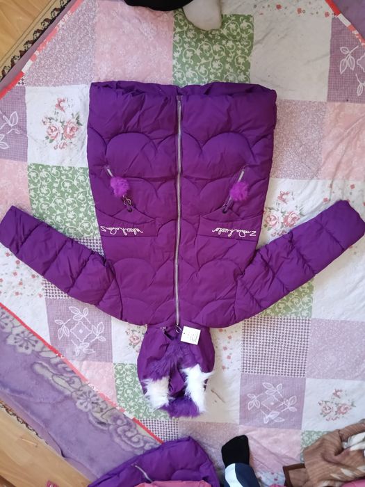Продам детские куртки.