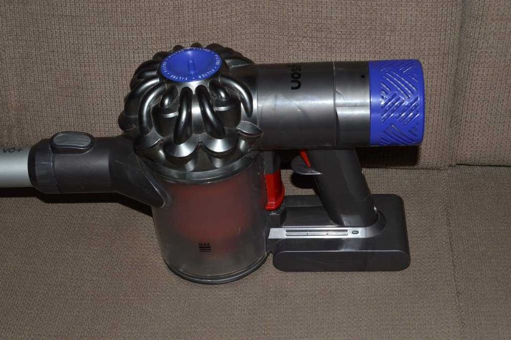 Aspirator vertical DYSON V6+ set complet