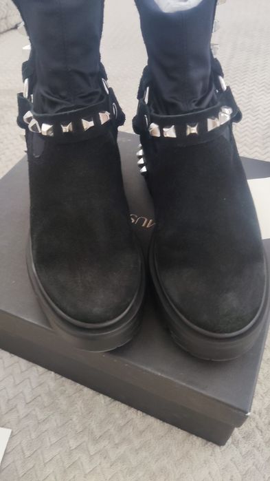 Musette Много ефектни велурени боти