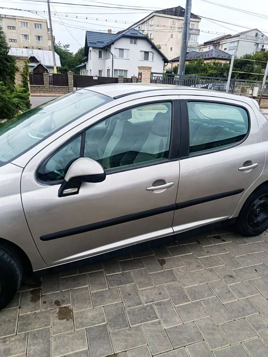 Vând Peugeot 207