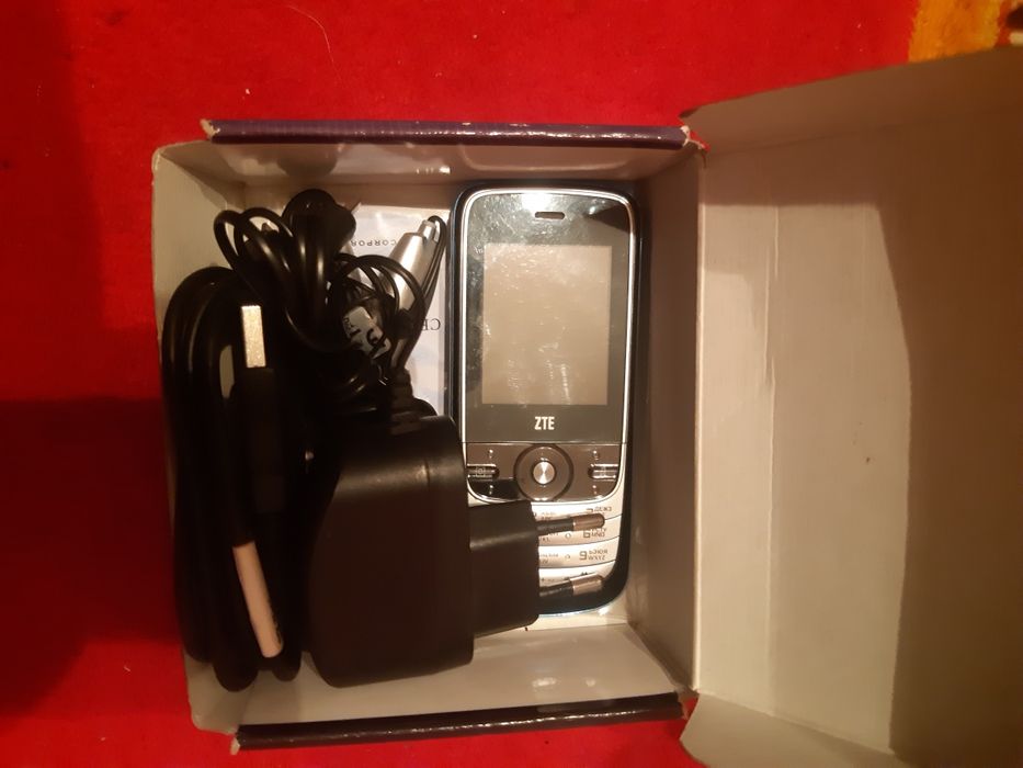 Продам почти новые телефоны ZTE