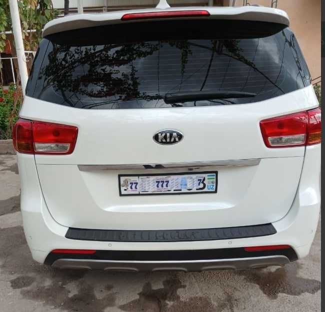 KIA karnival mashina sotiladi