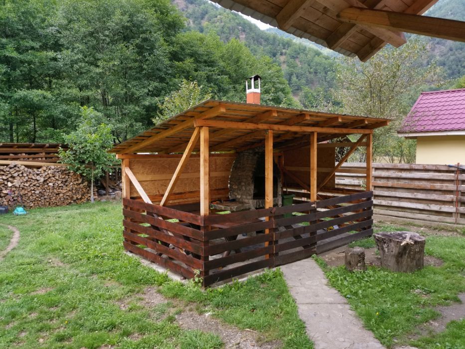 Vila 9 camere, Valea Lotrului, Sat Salistea - Bradisor, Comuna Malaia