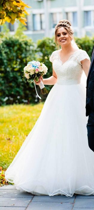 Rochie mireasa purtata o singura dată
