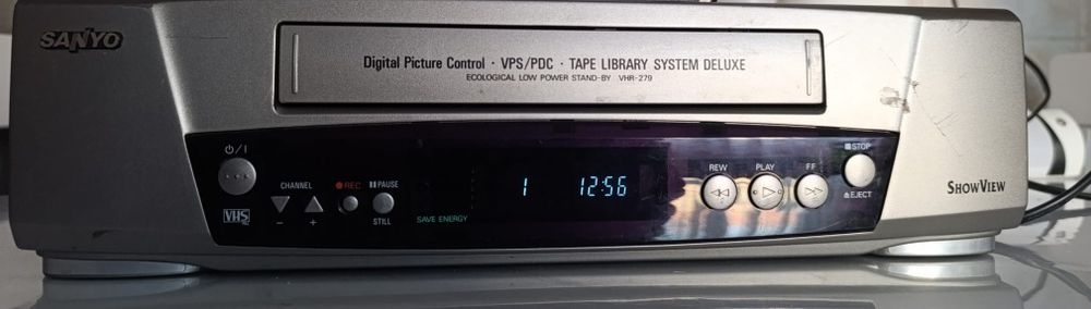 Vând videorecorder sanyo în stare bună
