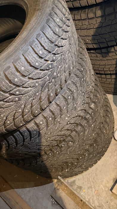 Продам зимние шипованные шины Nokian Hakkapeliitta 265/60 R18