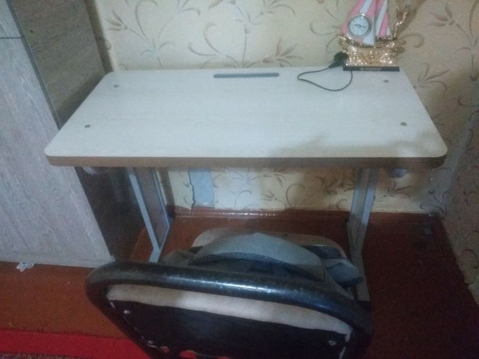 Кровать и шкафчик в отличном состоянии