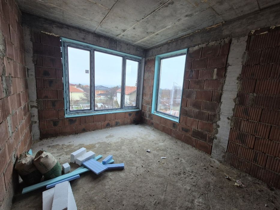 Модерна двуетажна къща в м-т Траката, гр. Варна