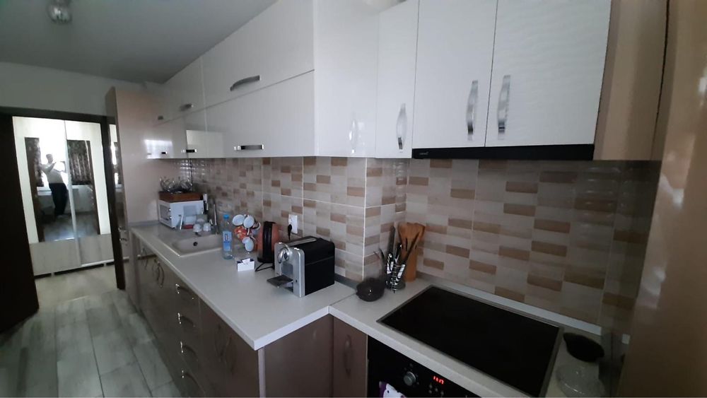 Inchiriez apartament cu 2 camere-Floresti str Avram Iancu nr 408 i
