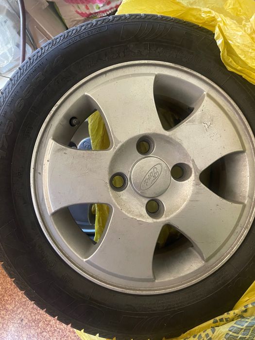 Продавам зимни гуми FULDA с лети джанти 175/65 R14