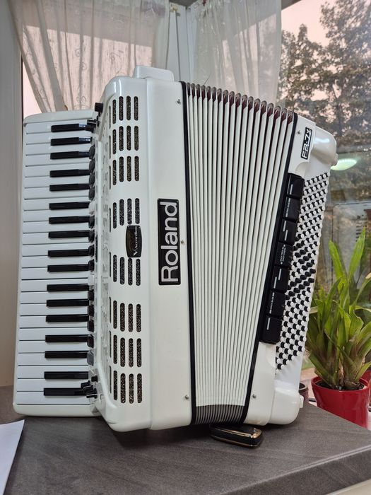 Acordeon Profesionale Roland FR7x în stare ideala