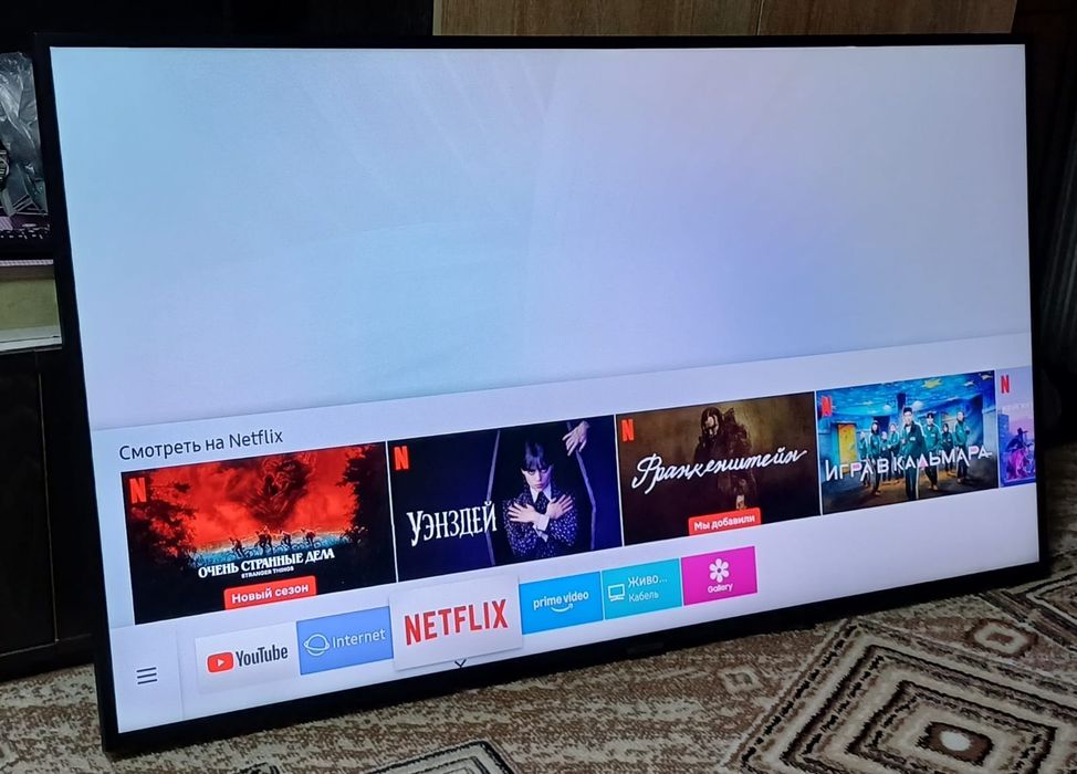 Смарт телевизор Samsung 109см оригинальный. С кронштейном