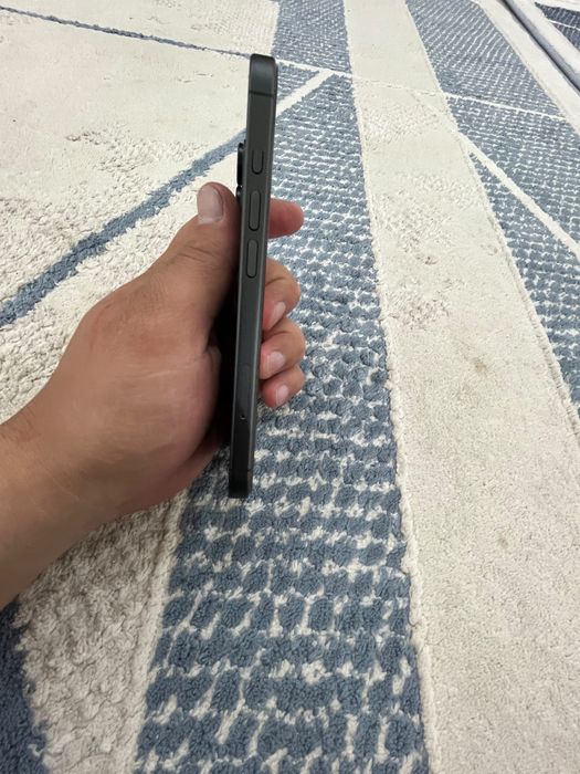Iphone 17 почти новый