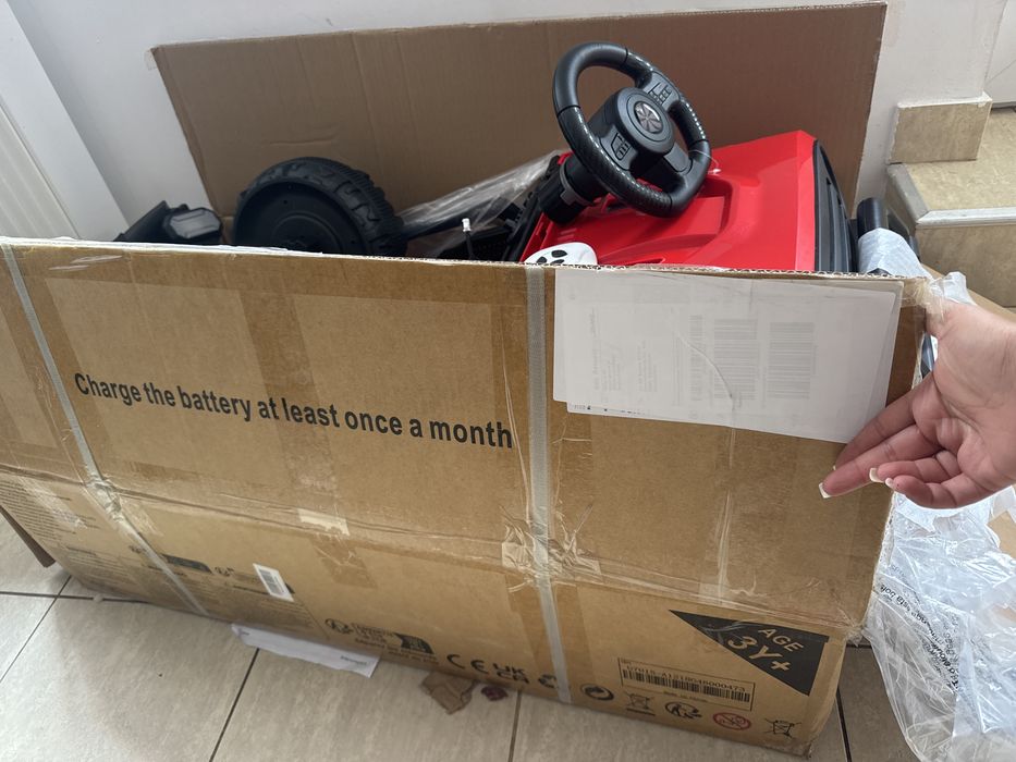 Mașinuță electrică BBH-053 – 12V  Mașinuță electrică pentru copii, model Electric Ride On Car BBH-053, alimentare 12V.