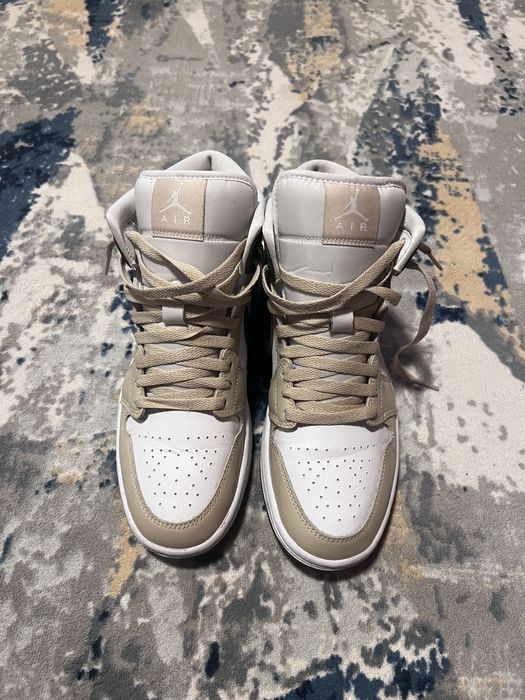 Adidasi Jordani 1 mid