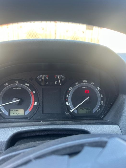 Vând skoda fabia 1.2