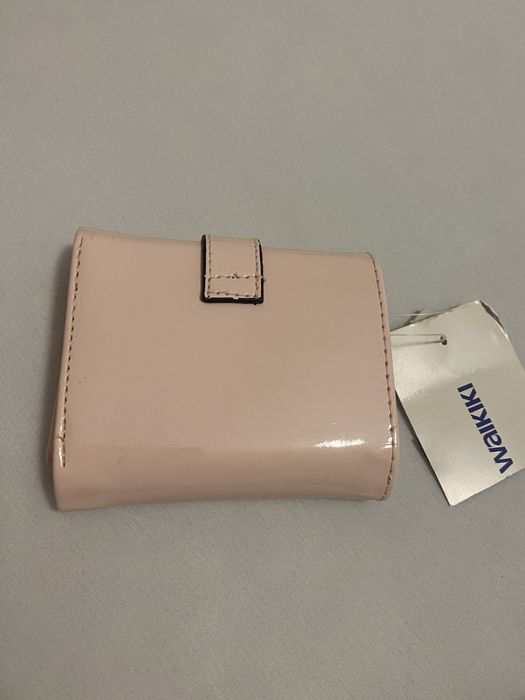 Розово, лачено портмоне