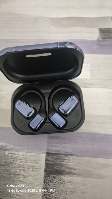 Продавам слушалки HTC