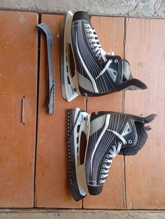 Продам хоккейные коньки