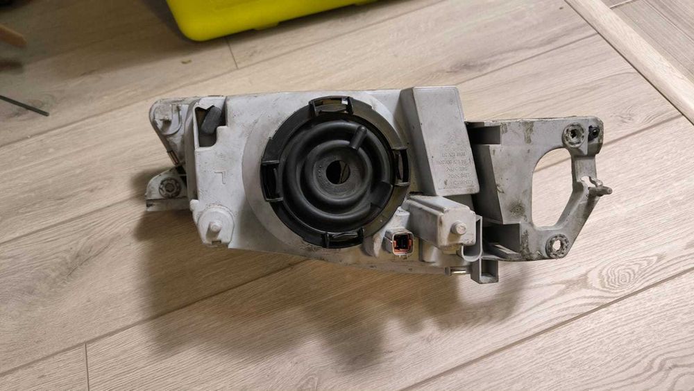 Far Mazda 323 P BA 10.1996-12.2000, 323BH 10.1996-12.1998 TYC stanga