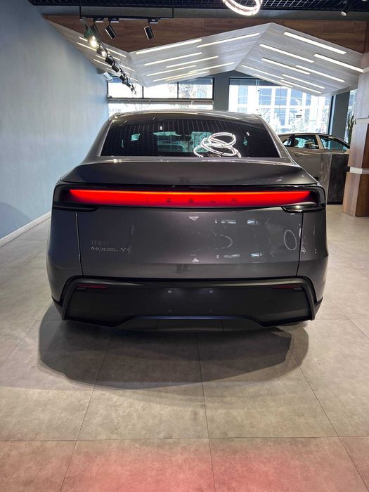 Tesla Model Y 2025 New Model 1 yil garantiya bilan