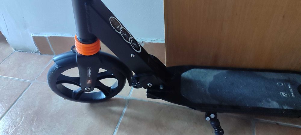 Vând trotineta pentru vârsta 12_80