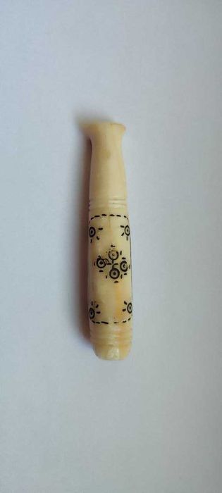 Стильный подарок курильщику - мундштук из моржовой кости.