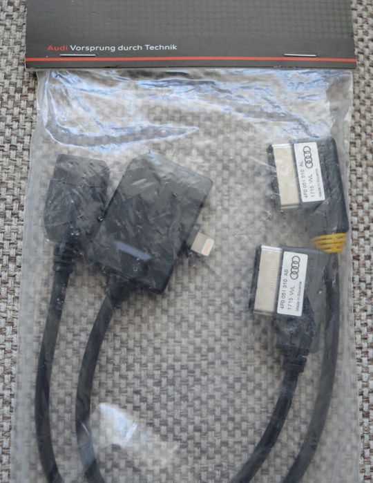 Сет Оригинални адаптори USB за Audi и iPhone