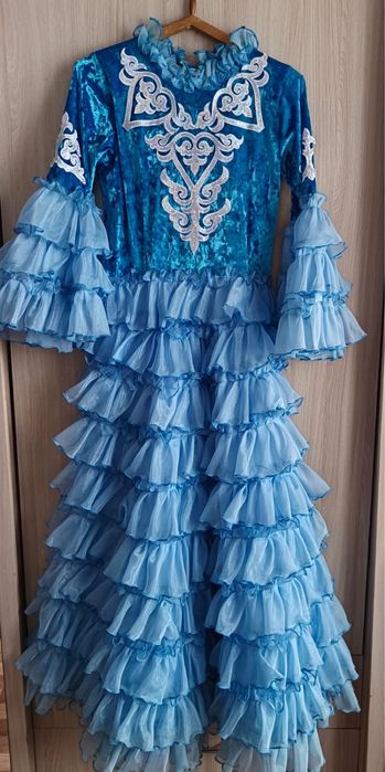 Продам одежды;костюмы платье и др