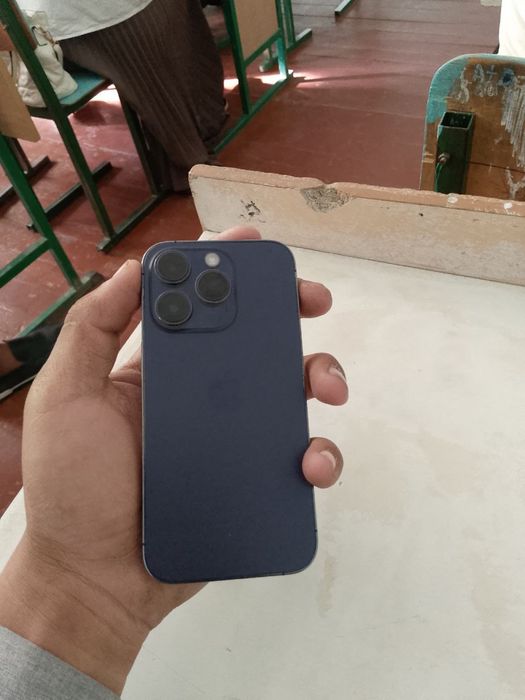 Iphone 14 pro purple