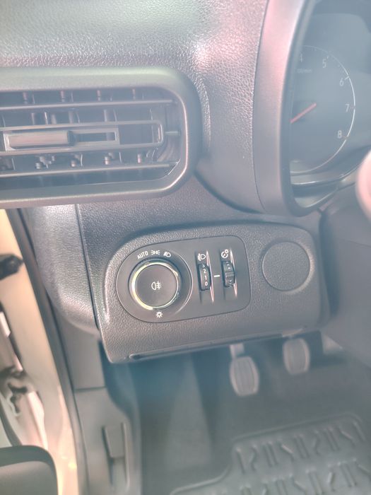 Вътрешно почистване на автомобили