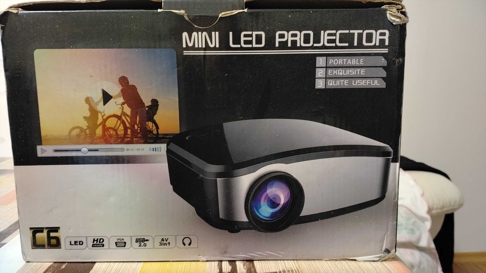 преносим мини LED проектор Cheerlux C6.
