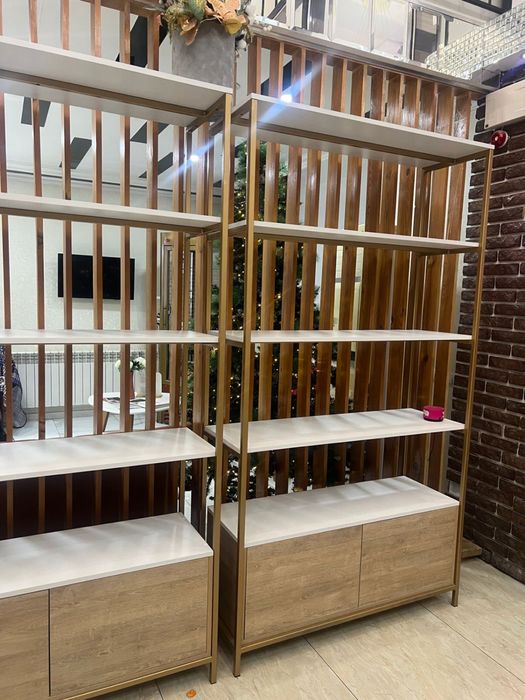 Продается витрина, стиллаж с полками