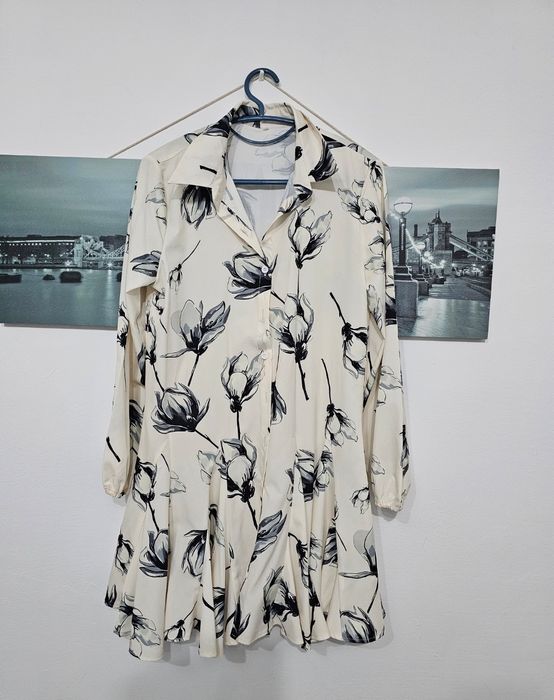 Rochie cu flori marime L purtata o data