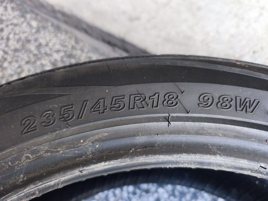 Летни гуми 235/45/18
