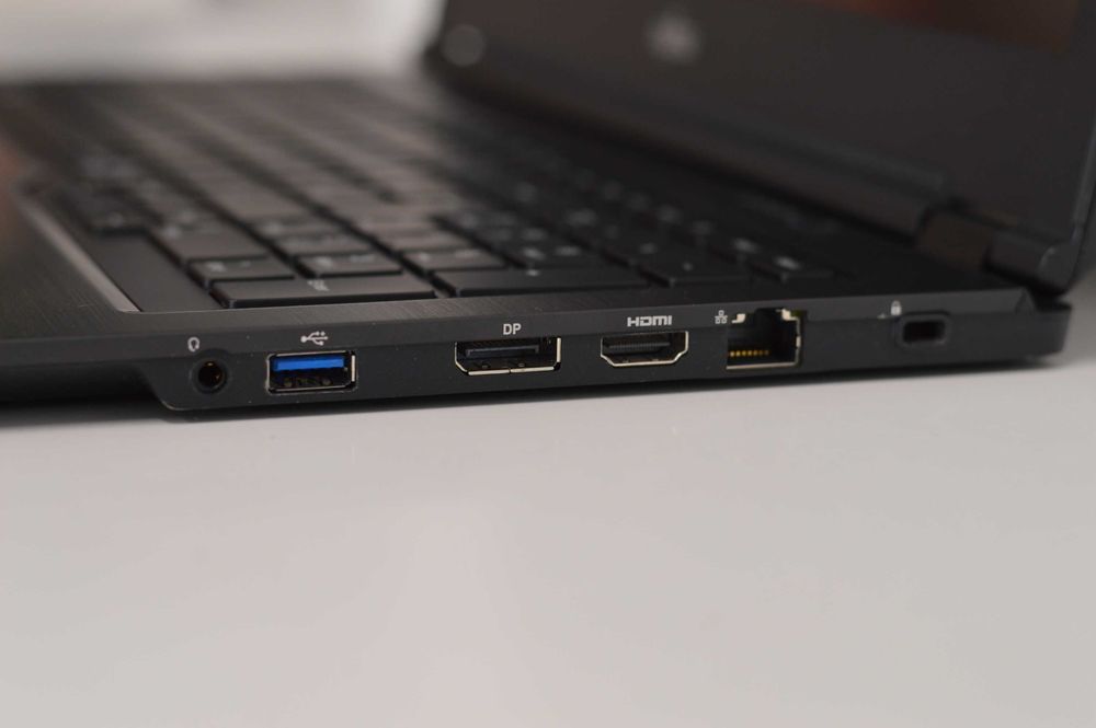 Fujitsu LifeBook U759 - 15.6" / Intel Core i3-8145U / 16GB RAM / 256GB