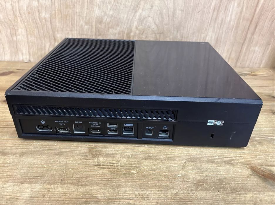 Запазена и напълно работеща Конзола Xbox one