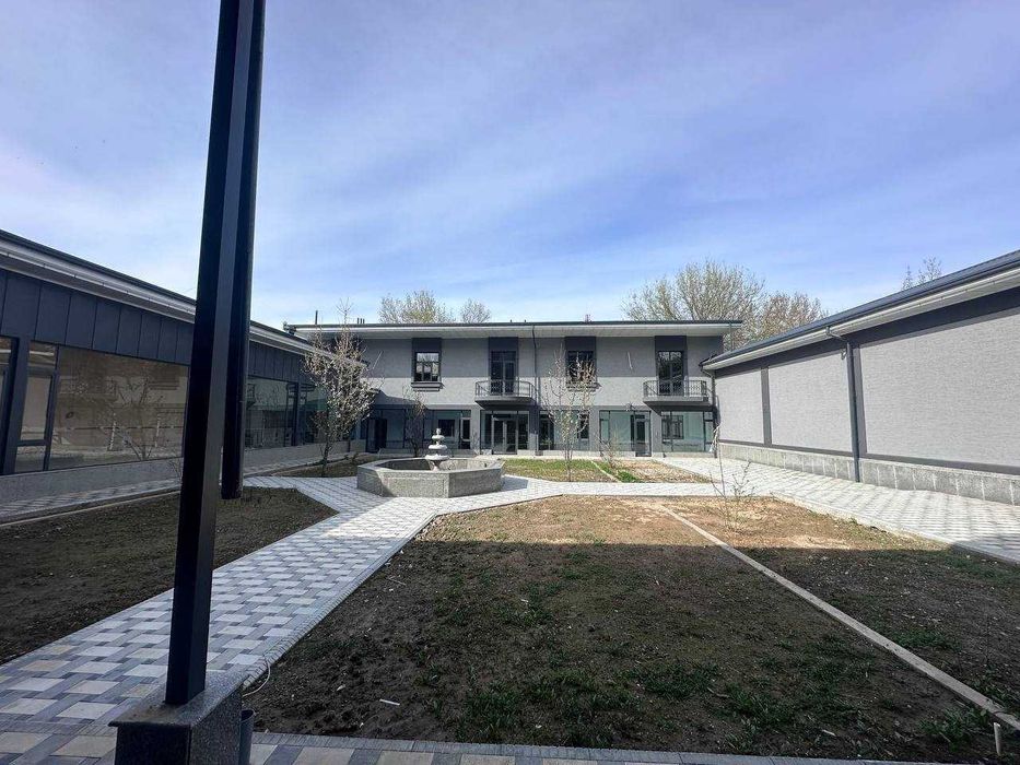 Продаётся коммерческое помещение на участке 19 соток.