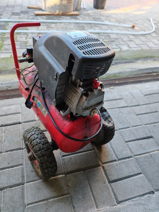 Compresor 24 litri funcțional.