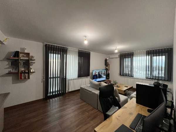 Продава се Тристаен апартамент в Асеновград - 116 кв.м за 1138 €/кв.м - Снимка #1