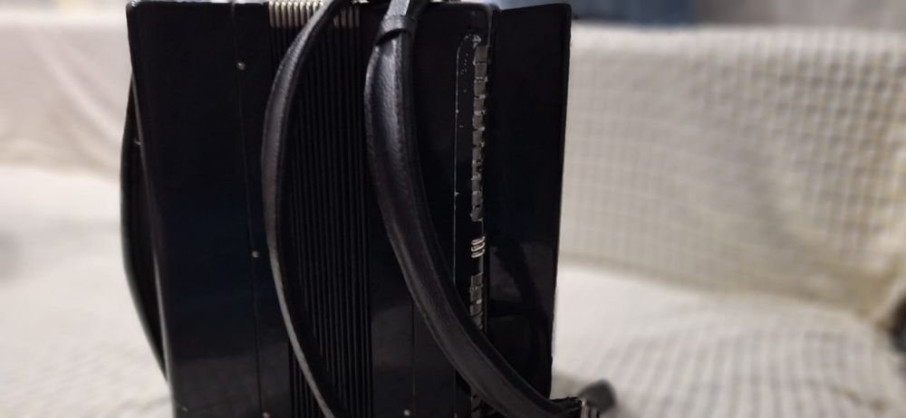 Продам баян Этюд