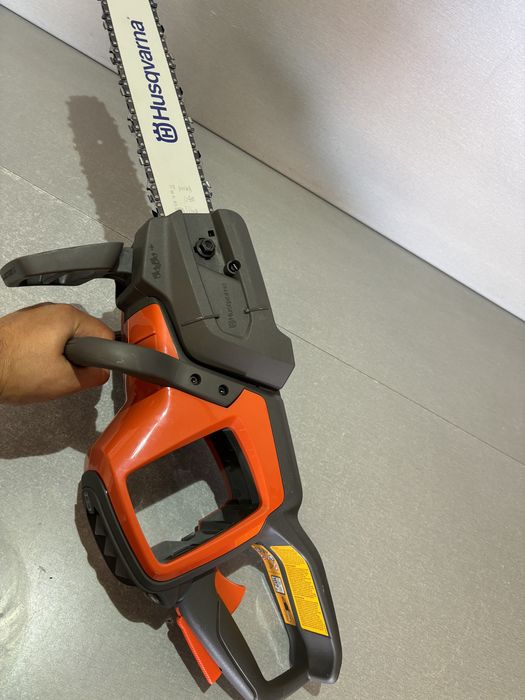 Husqvarna 240i drujba taiat lemn cu acumulator