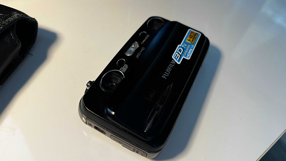 Fujifilm Finepix W3, aparat foto digital compact 3D cu dublu CCD,
